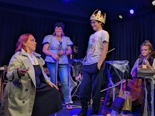 Dame Heccatty Weirdsister and the Instruments of Darkness do Macbeth