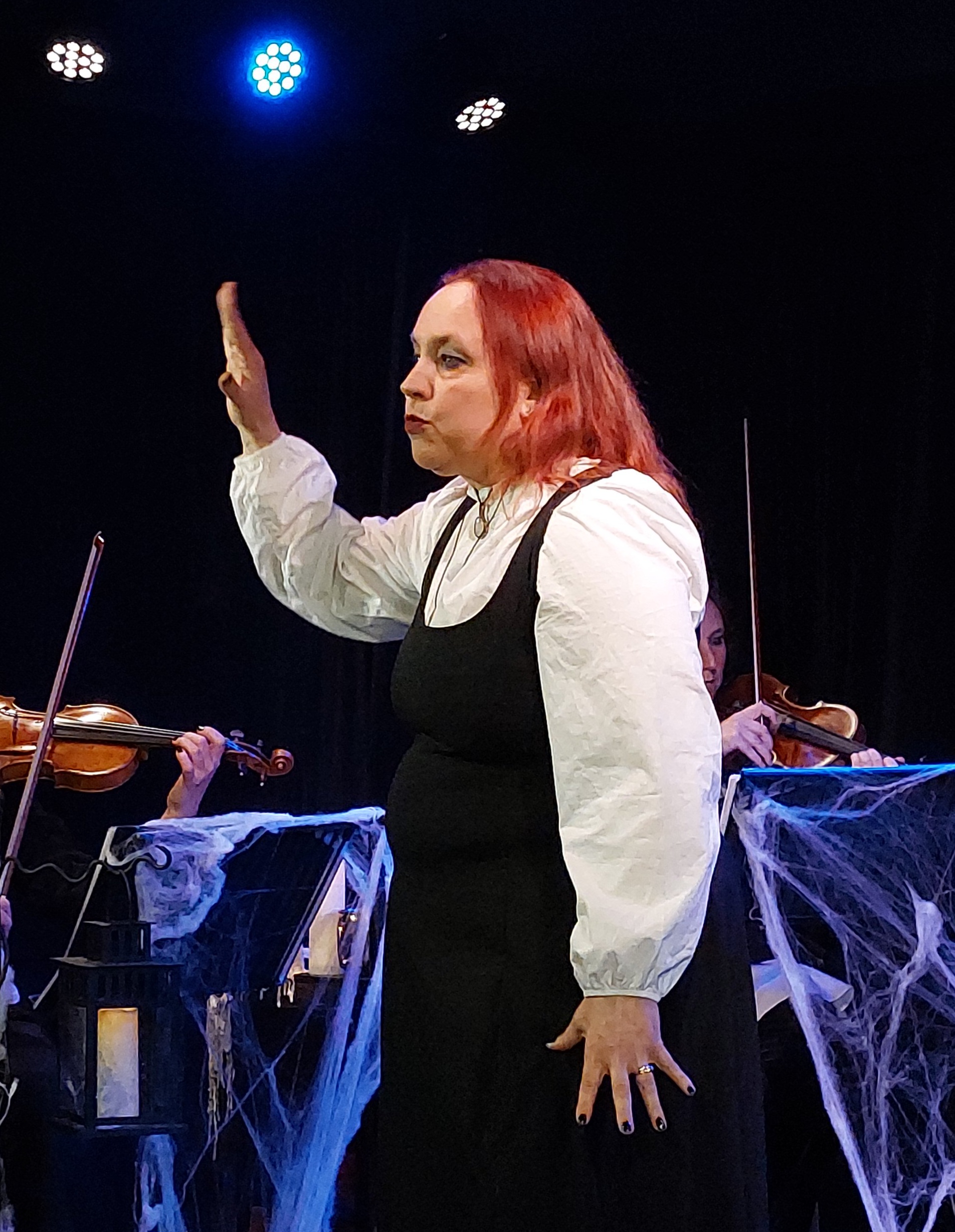 Dame Heccatty Weirdsister and the Instruments of Darkness do Macbeth